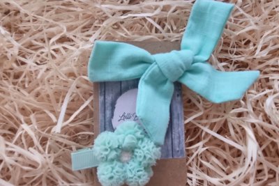 Türkíz hajcsat és hajgumi