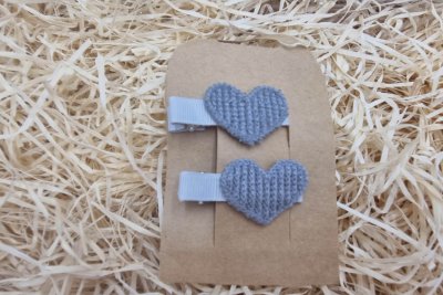 Szürke szives hajcsat