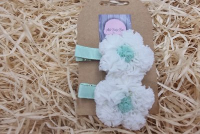 Fehér - menta virágos hajcsat