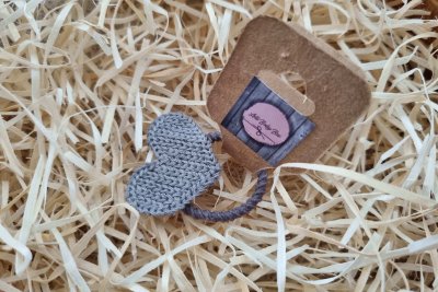 Szürke szives hajgumi