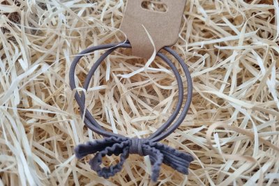 Szürke masnis hajgumi